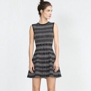 ZARA Woman M Black & White Window Pane Knit Fit And Flare Sleeveless Dress